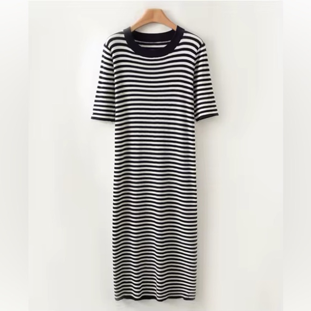 FOREVER 21 🖤 Ribbed Stripped Maxi Dress